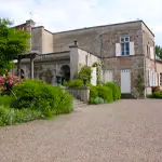 Vue du Château de Sury-le-Comtal dans la Loire (42)
